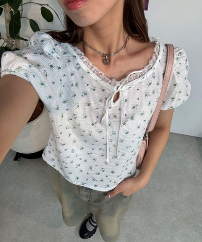 【中性款】小花紋窩紋蕾絲蝴蝶結上衣