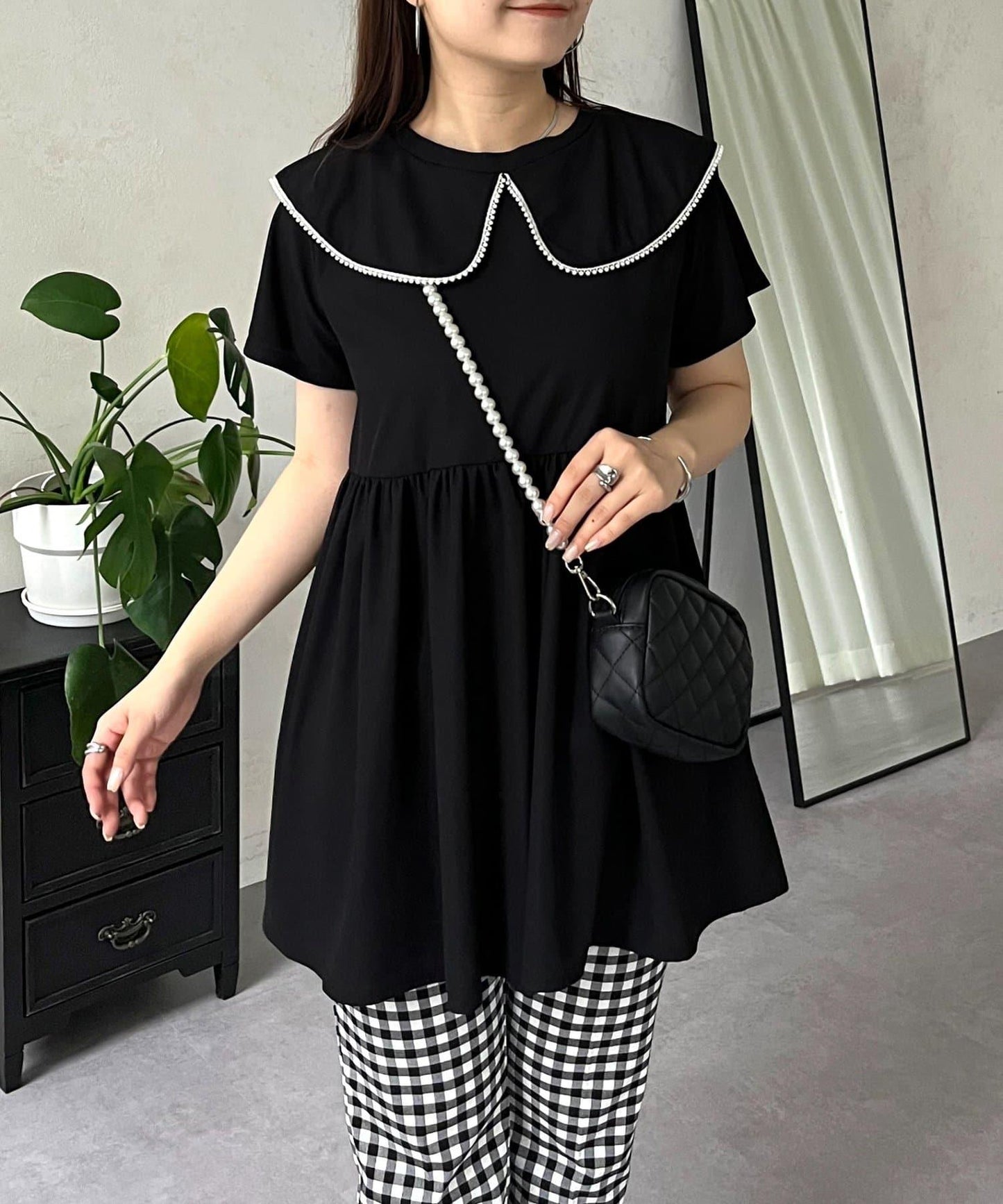 珍珠色荷葉邊上衣