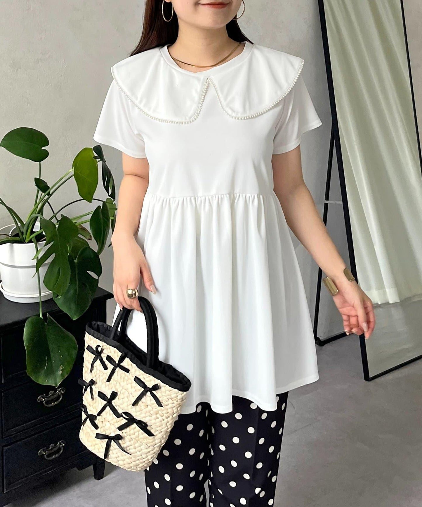 珍珠色荷葉邊上衣