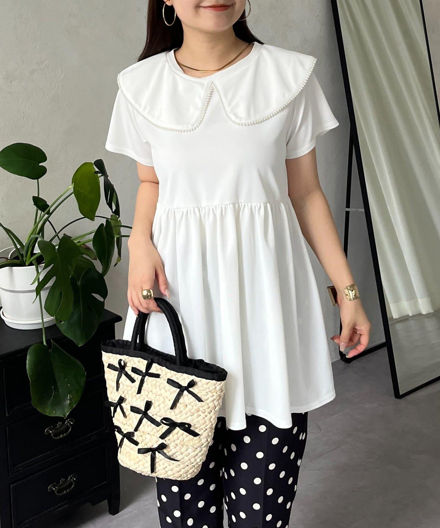 珍珠色荷葉邊上衣