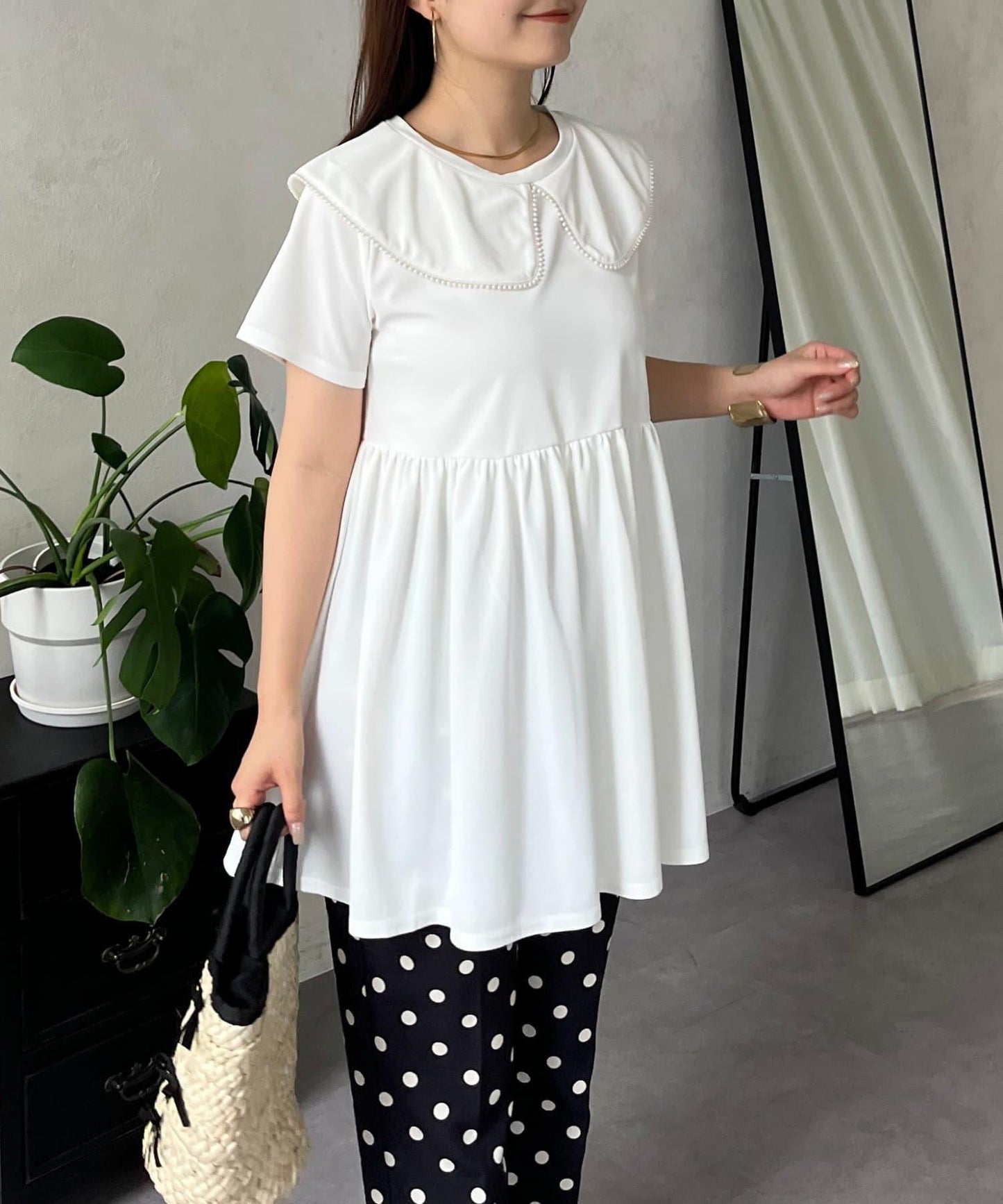 珍珠色荷葉邊上衣