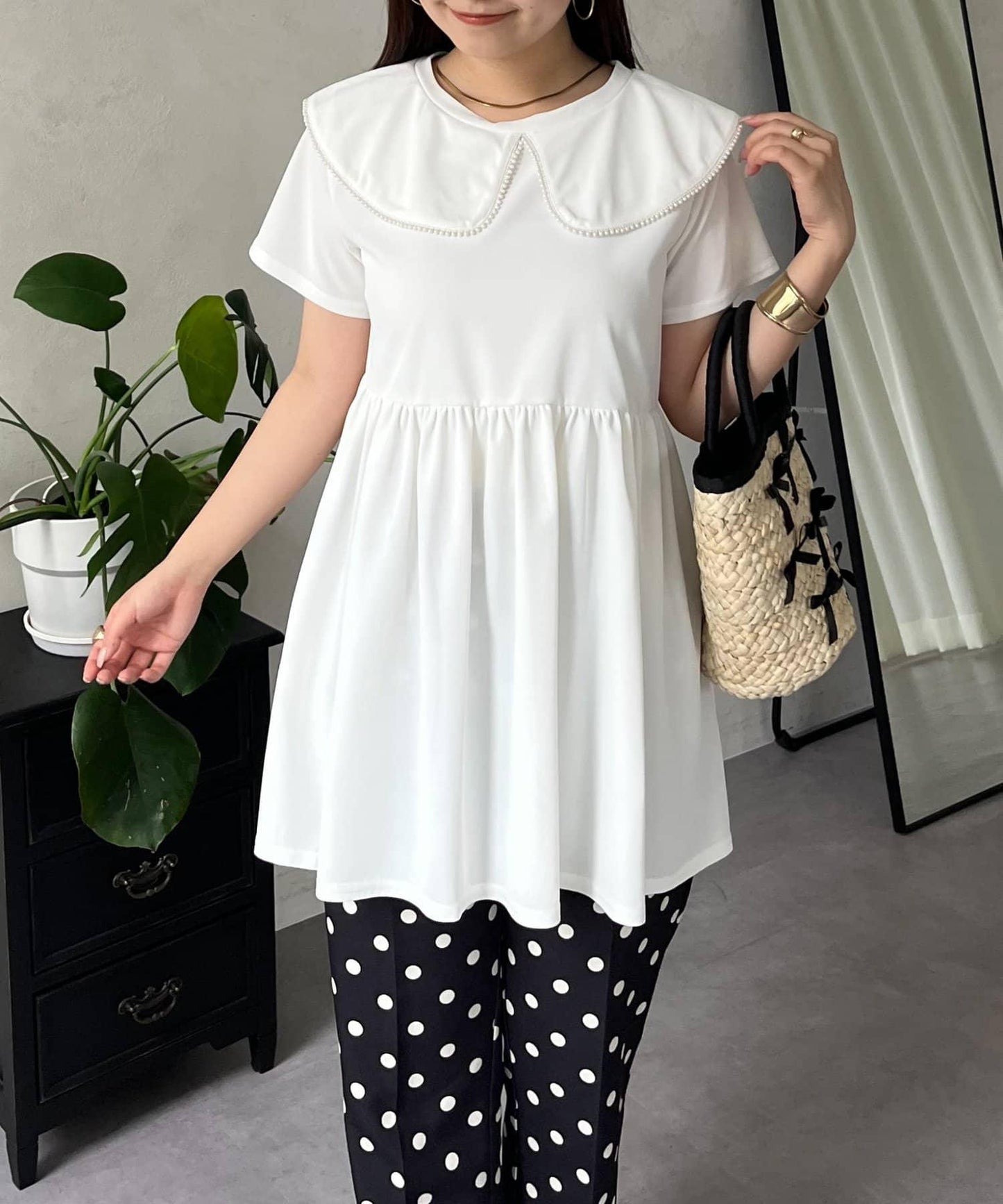 珍珠色荷葉邊上衣