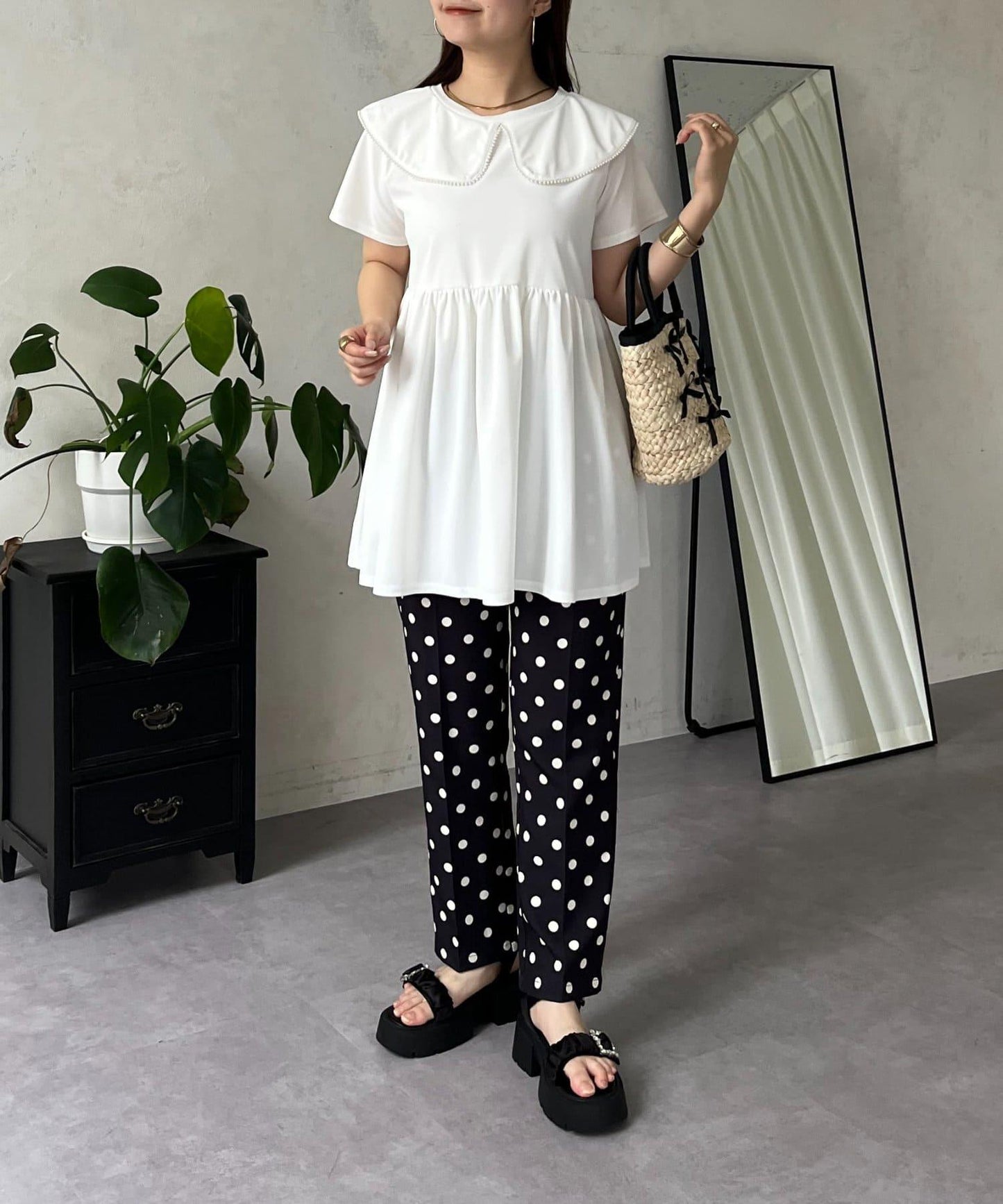 珍珠色荷葉邊上衣