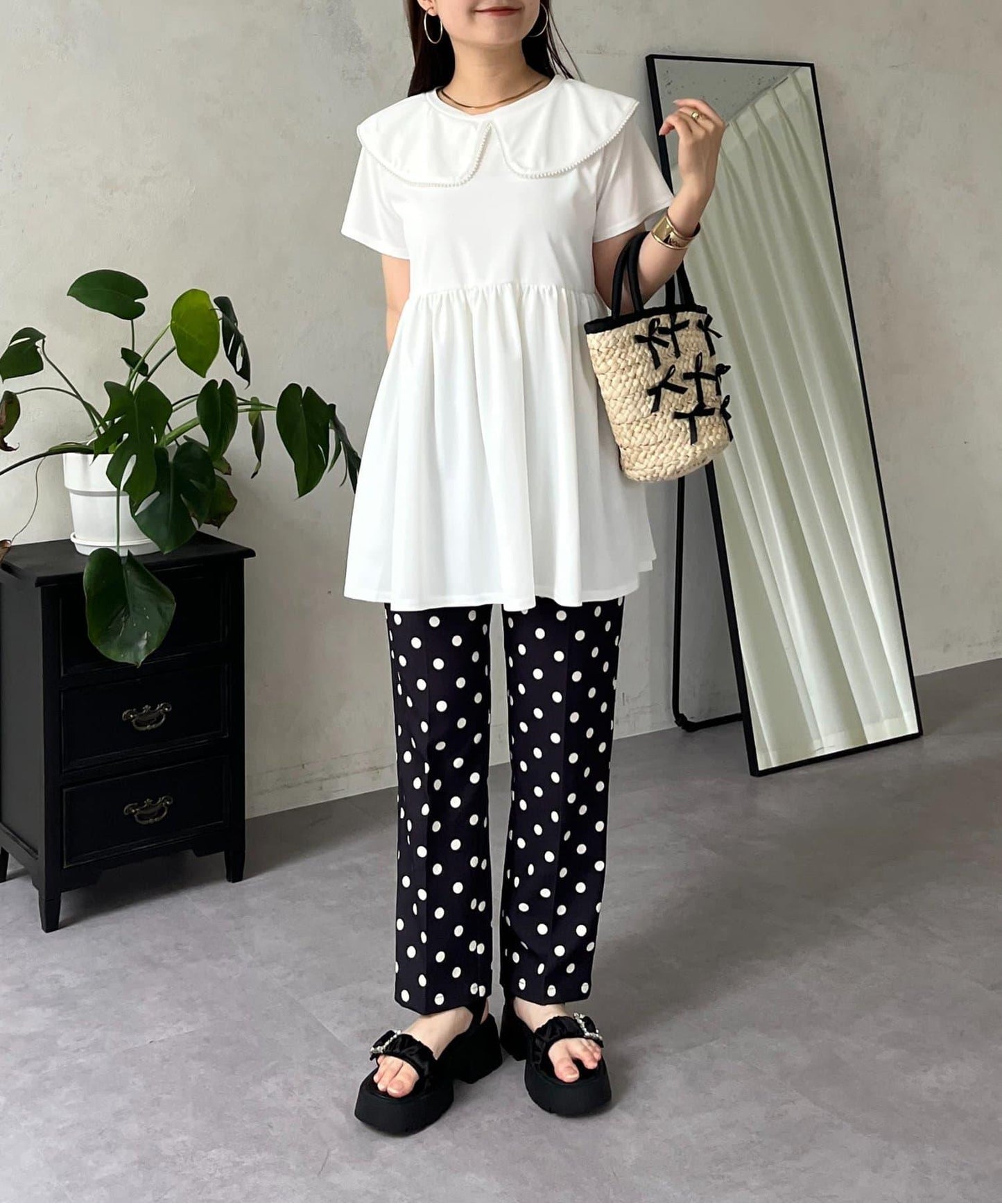 珍珠色荷葉邊上衣