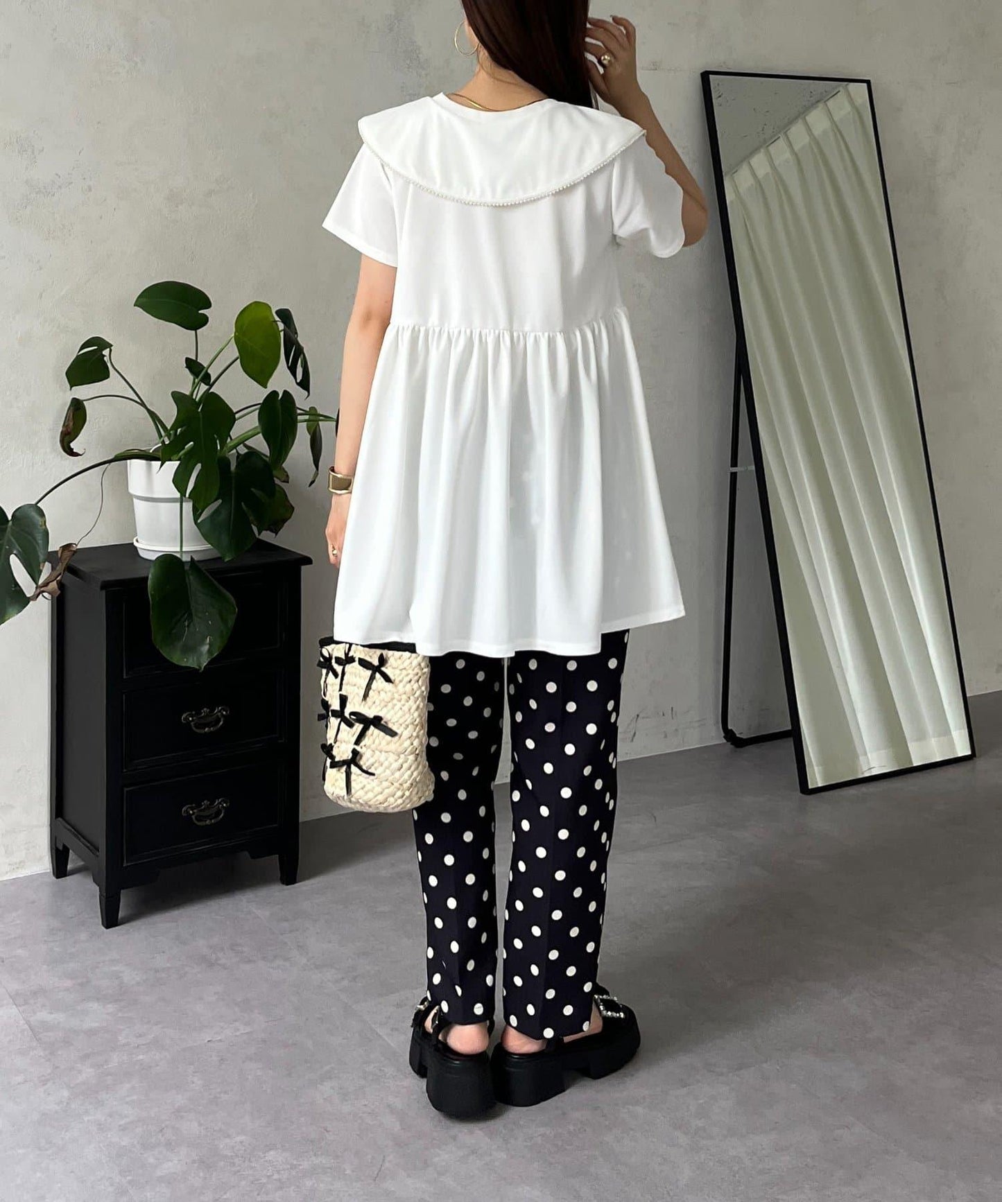 珍珠色荷葉邊上衣