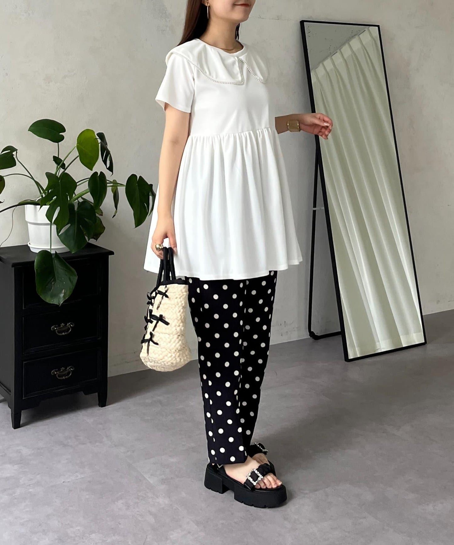 珍珠色荷葉邊上衣