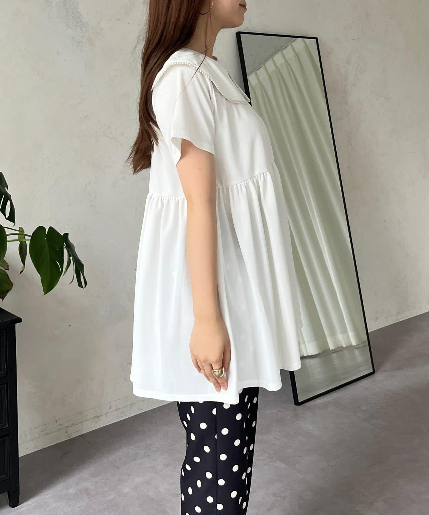 珍珠色荷葉邊上衣