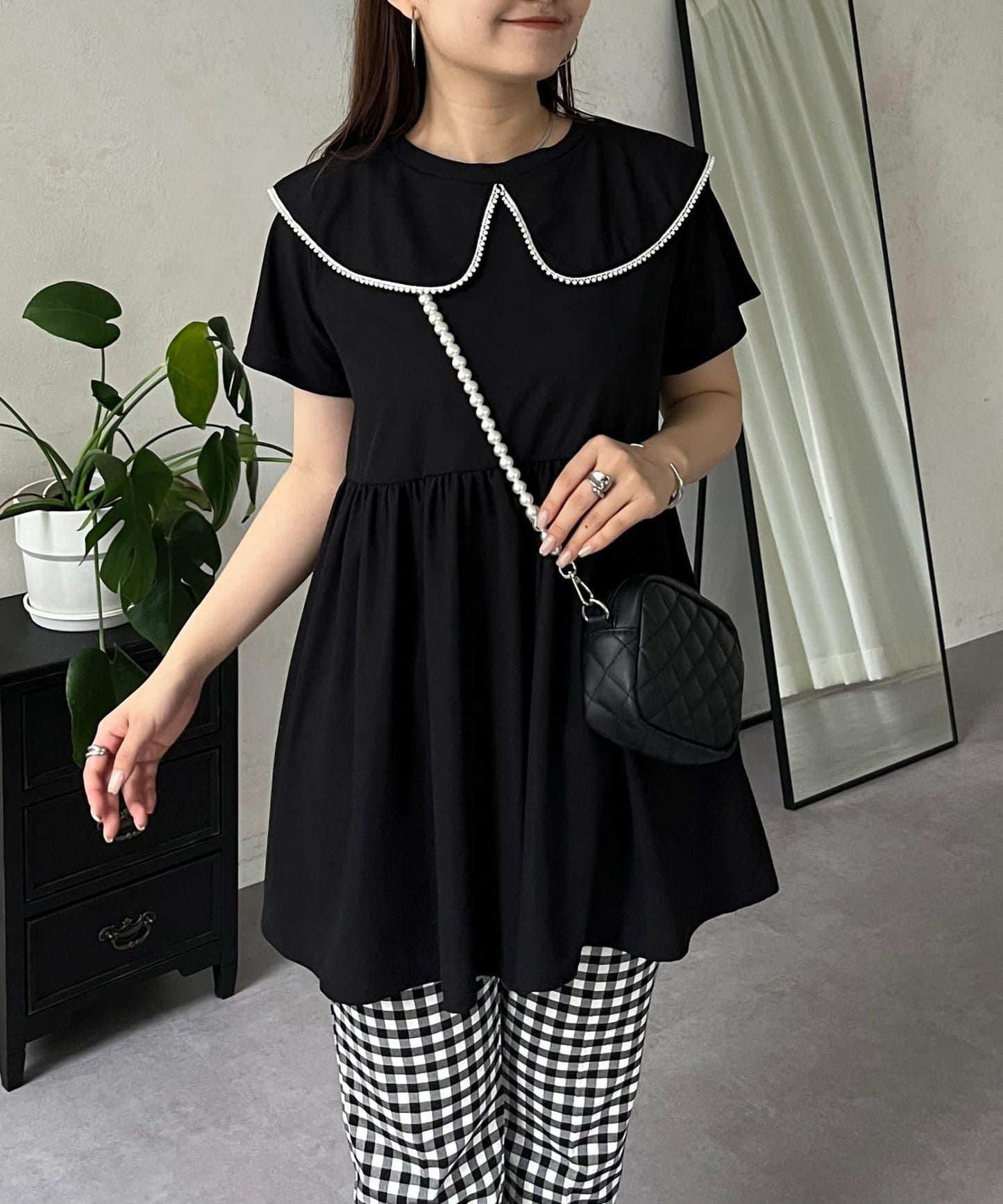 珍珠色荷葉邊上衣