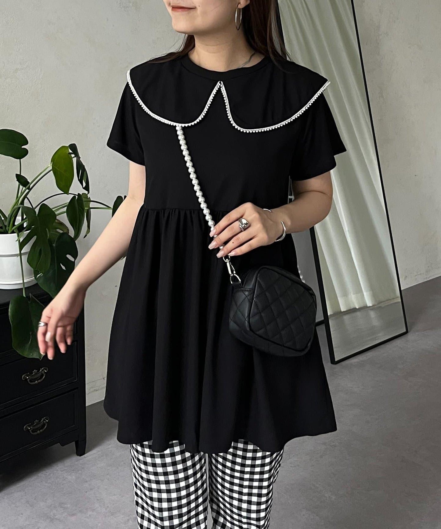 珍珠色荷葉邊上衣