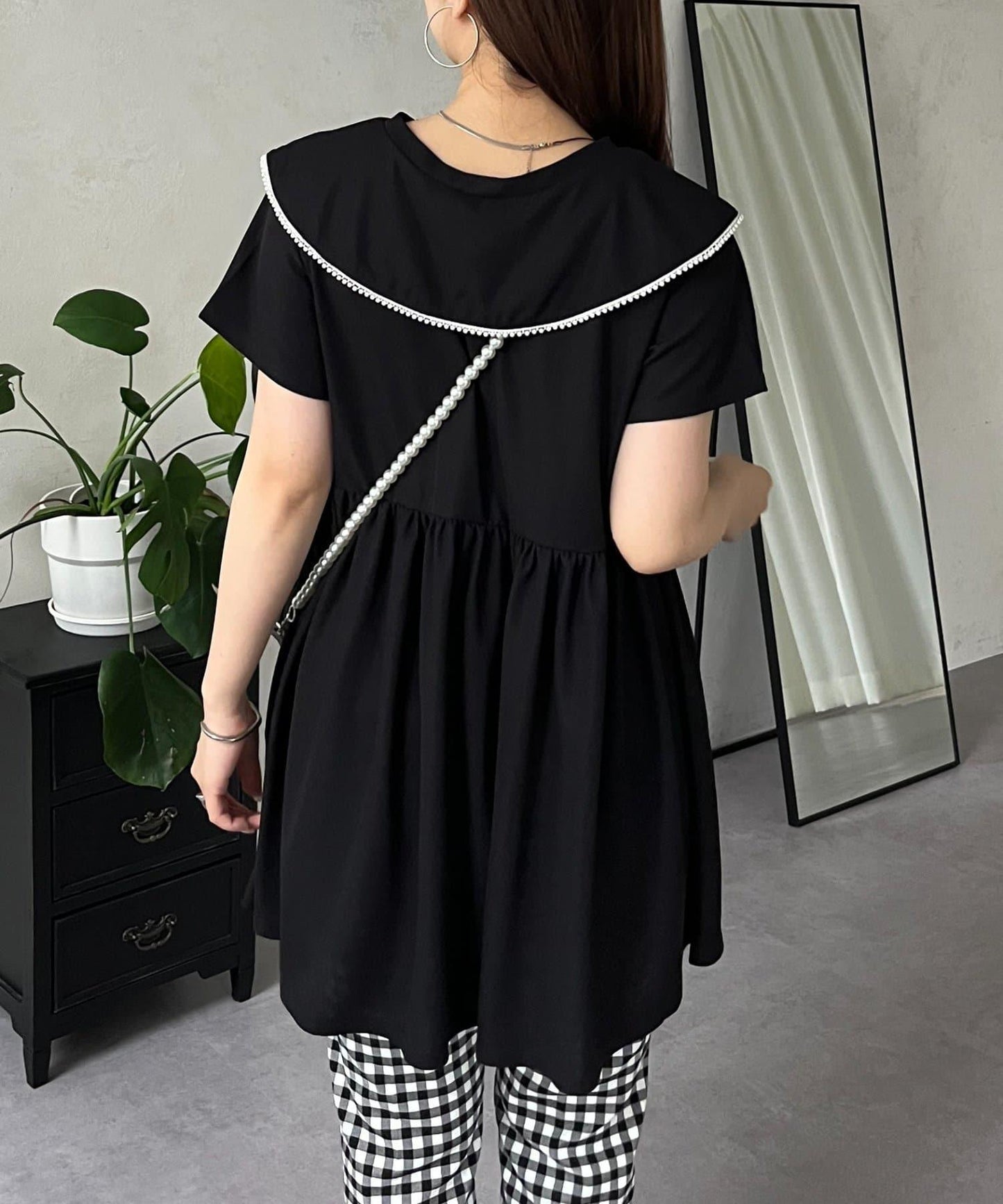 珍珠色荷葉邊上衣