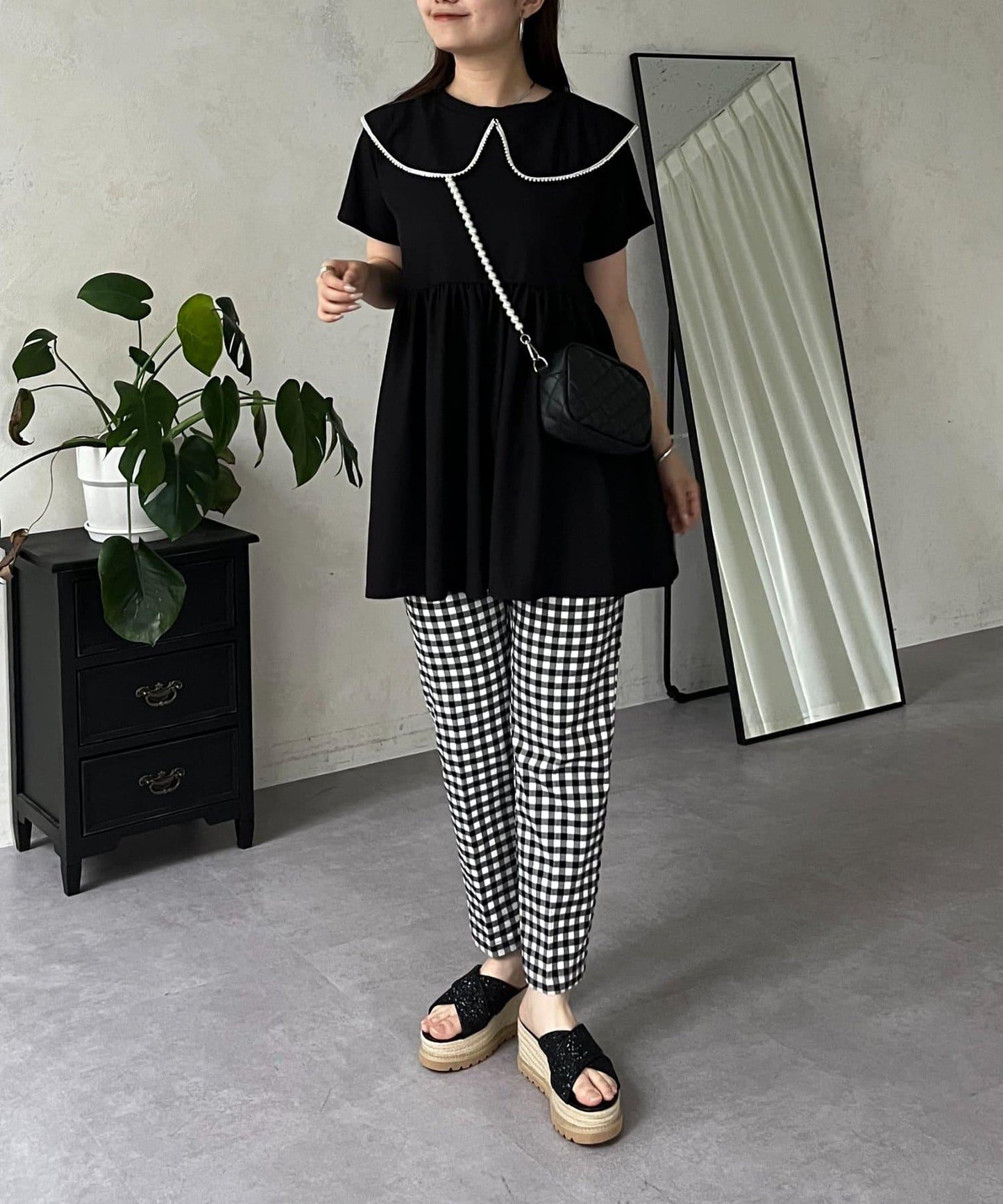 珍珠色荷葉邊上衣