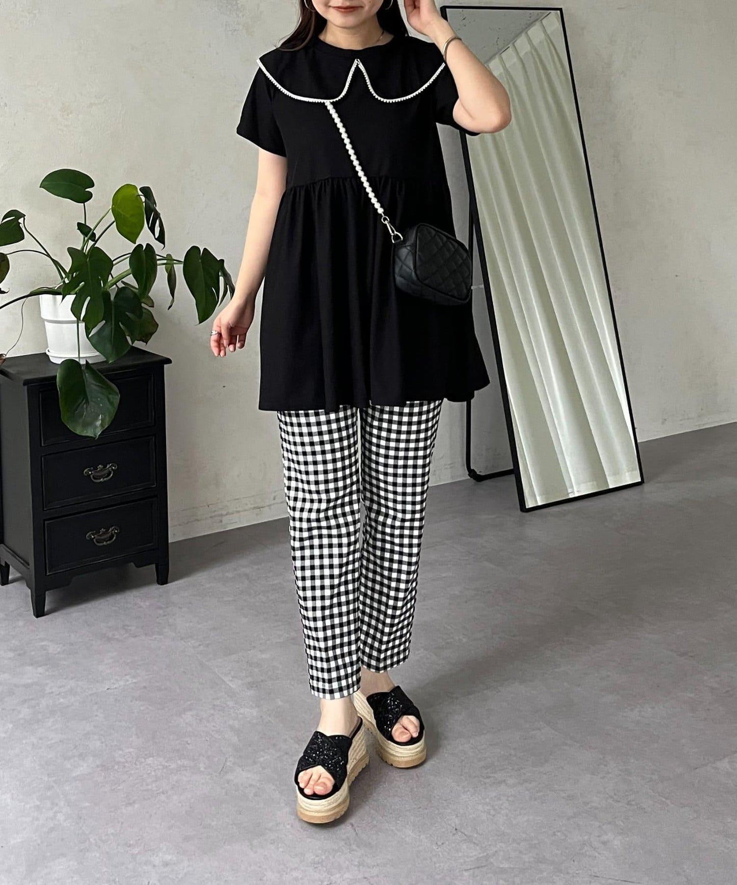 珍珠色荷葉邊上衣