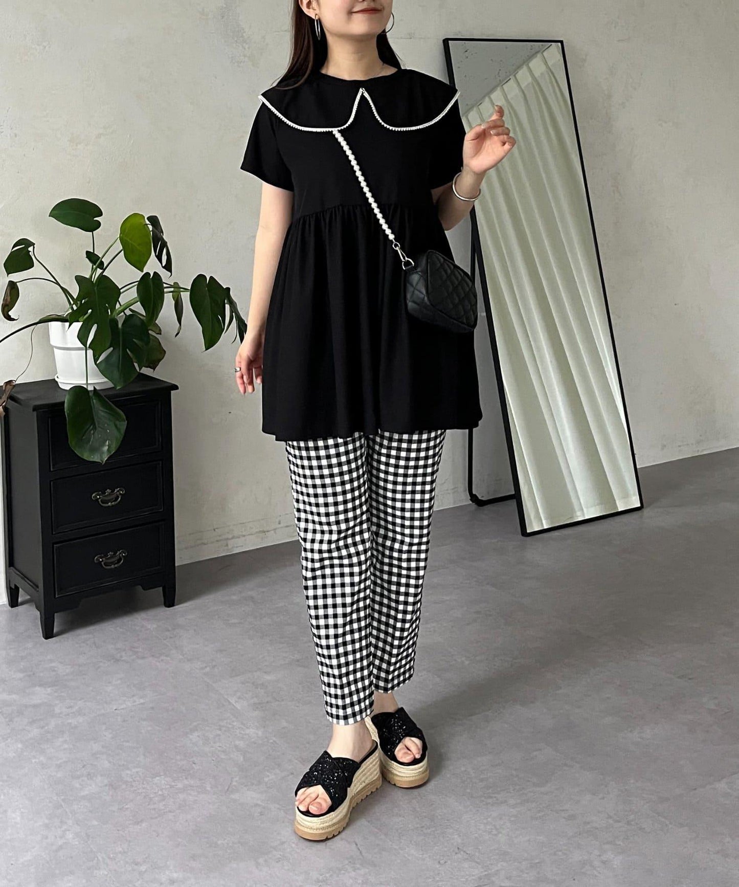 珍珠色荷葉邊上衣