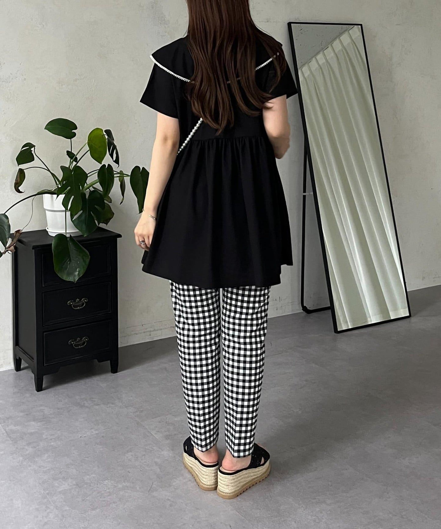 珍珠色荷葉邊上衣