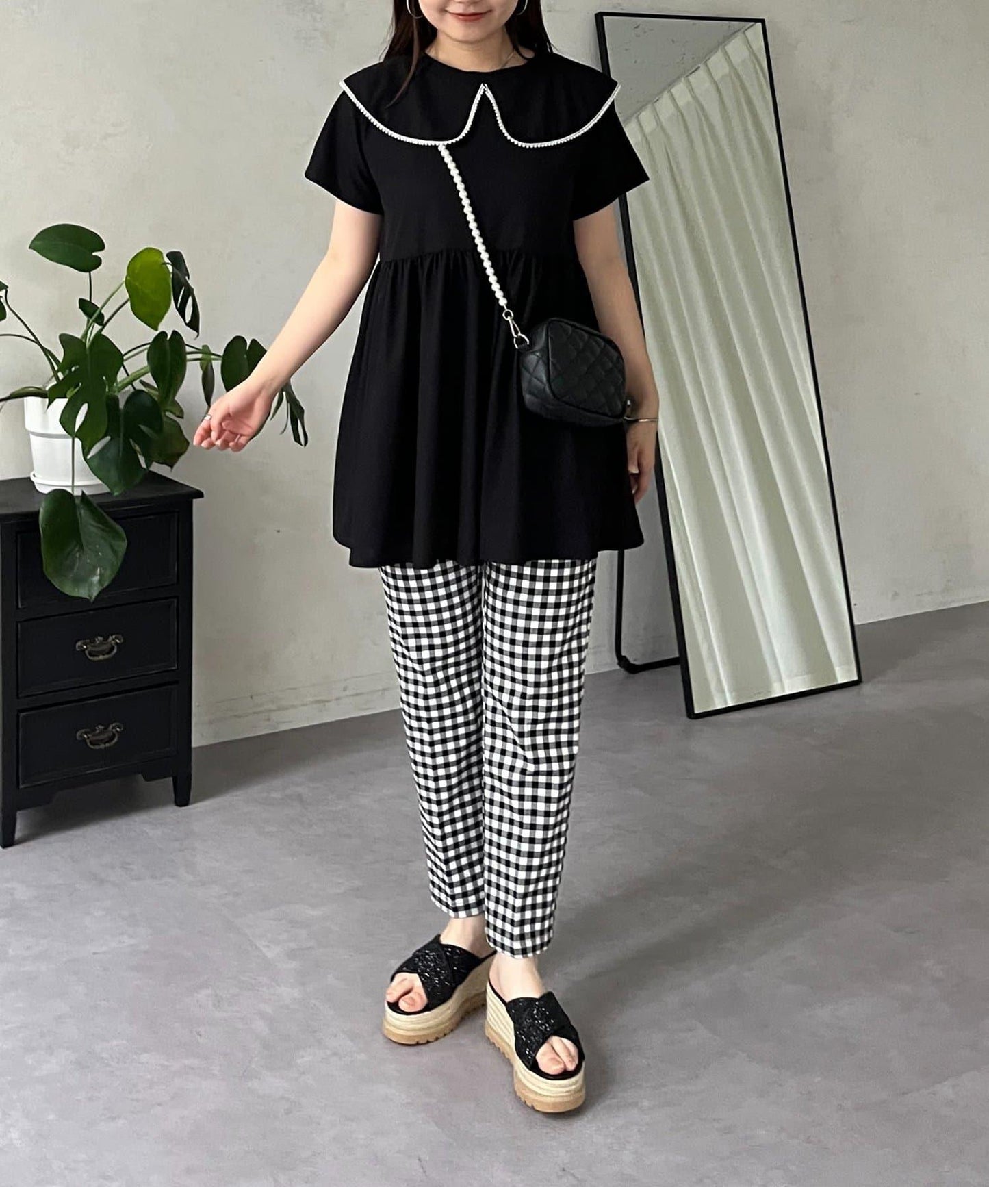 珍珠色荷葉邊上衣