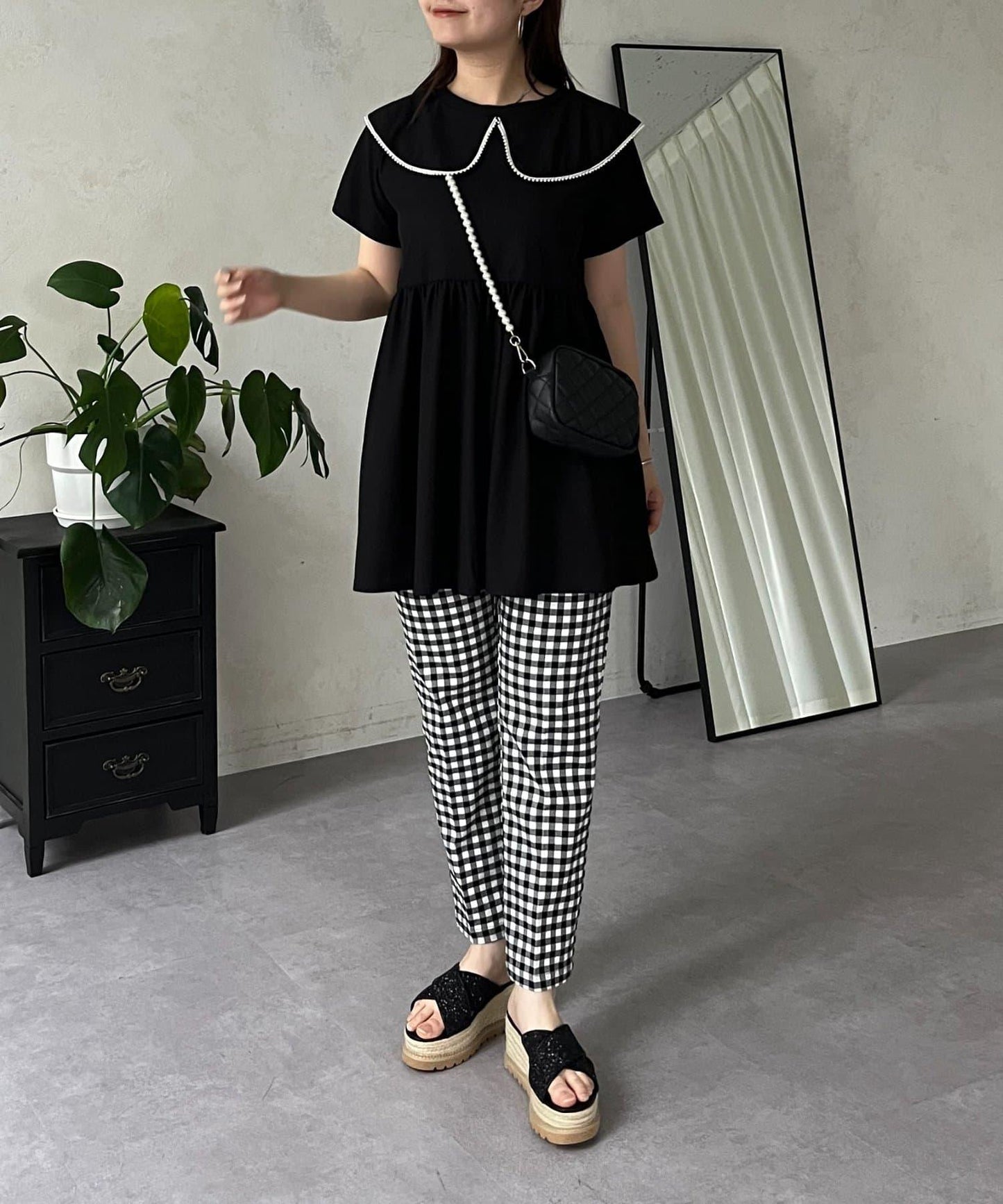 珍珠色荷葉邊上衣