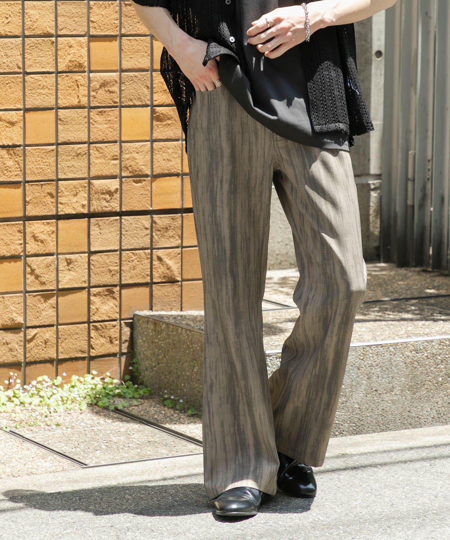 暗紋斜紋喇叭褲