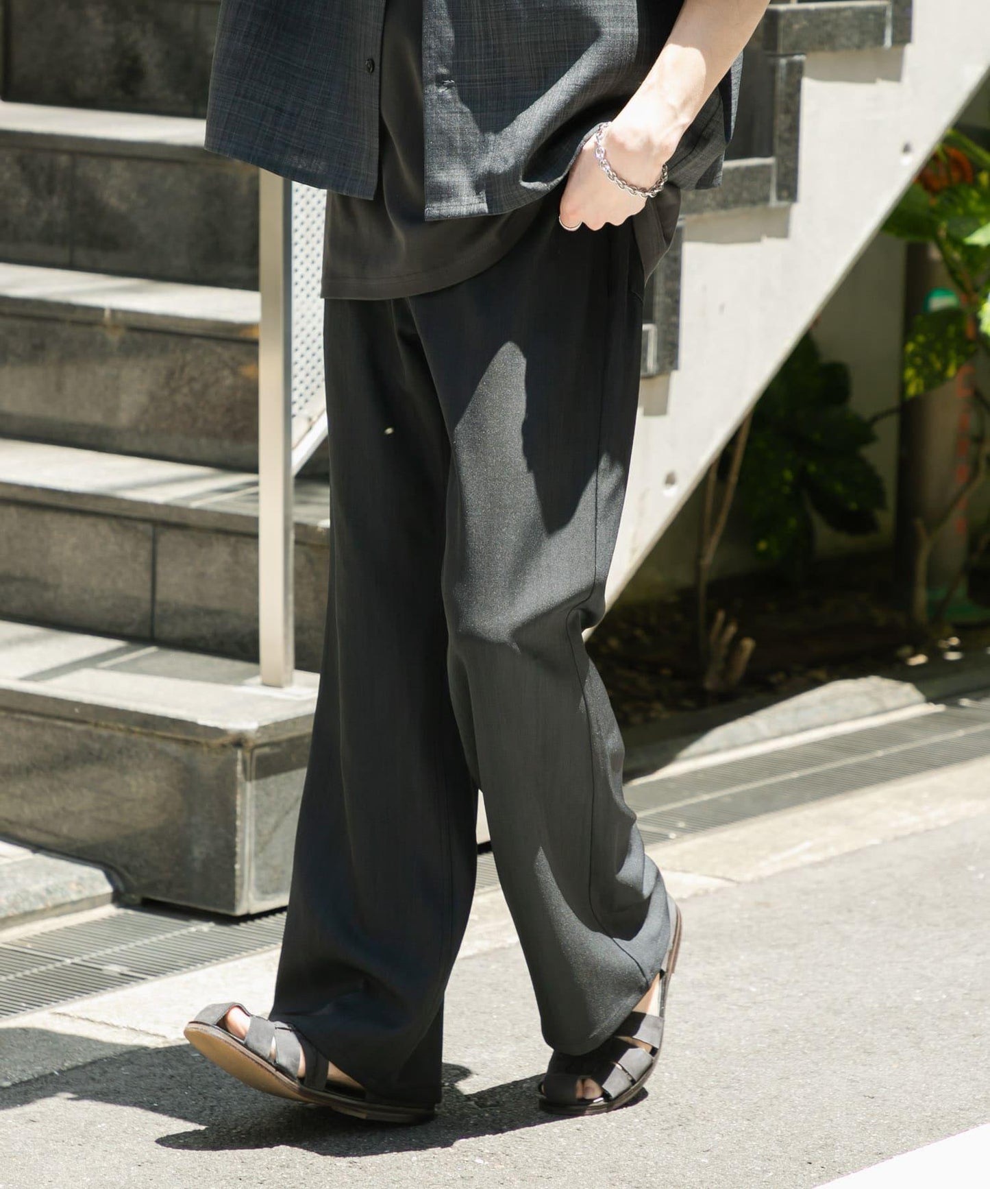 暗紋斜紋喇叭褲