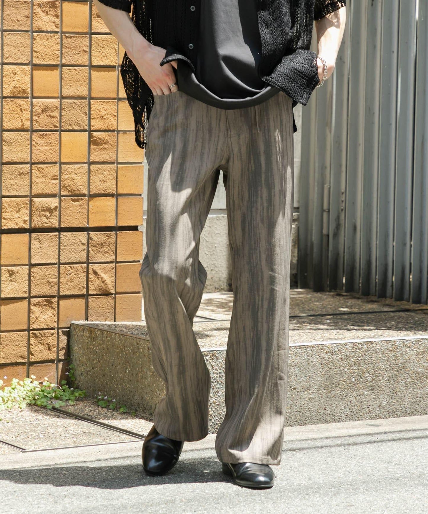 暗紋斜紋喇叭褲