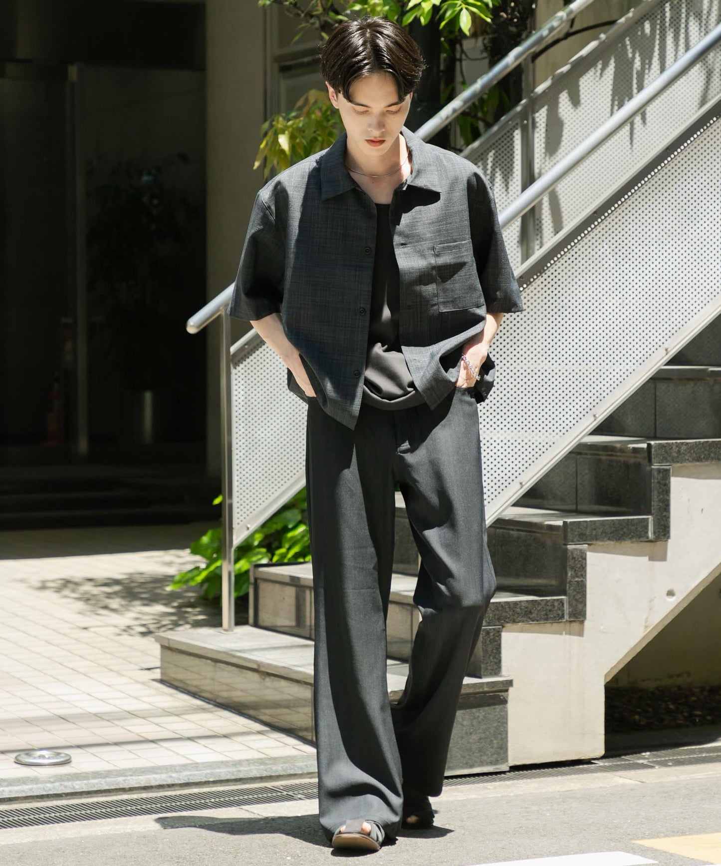 暗紋斜紋喇叭褲