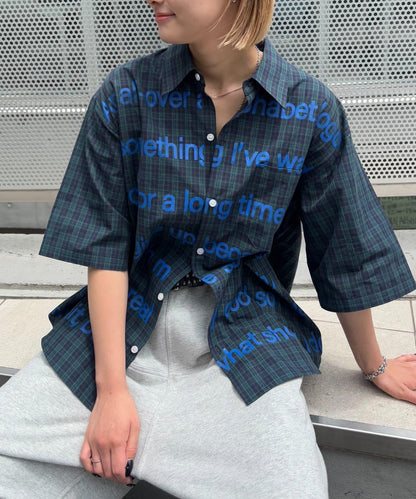 /【酸奶油/酸奶油】信息印花短袖襯衫