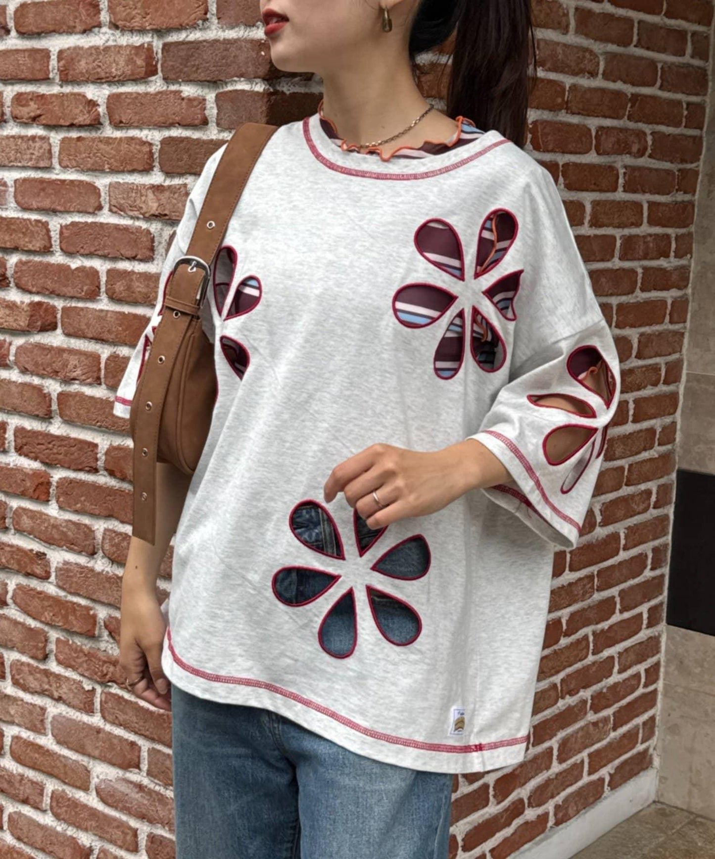 【HELLO.SANFRANCISCO】花朵剪裁寬鬆T恤