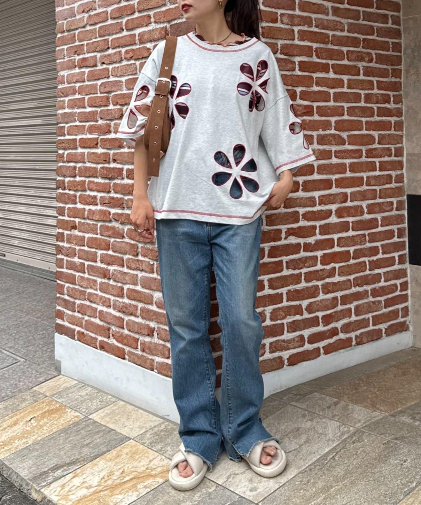 【HELLO.SANFRANCISCO】花朵剪裁寬鬆T恤