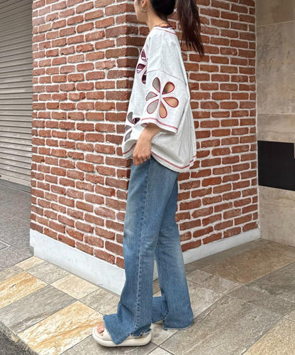 【HELLO.SANFRANCISCO】花朵剪裁寬鬆T恤