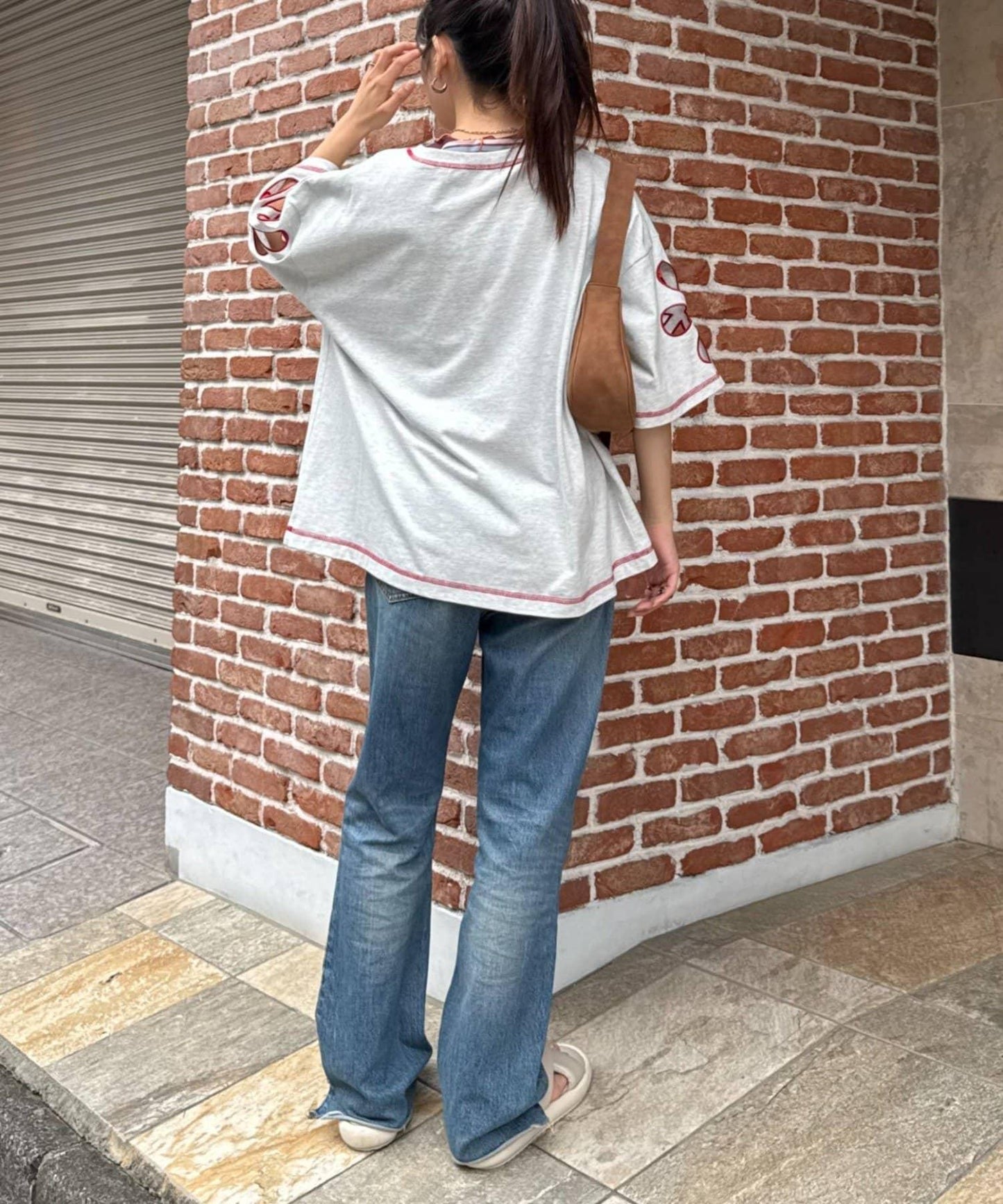 【HELLO.SANFRANCISCO】花朵剪裁寬鬆T恤