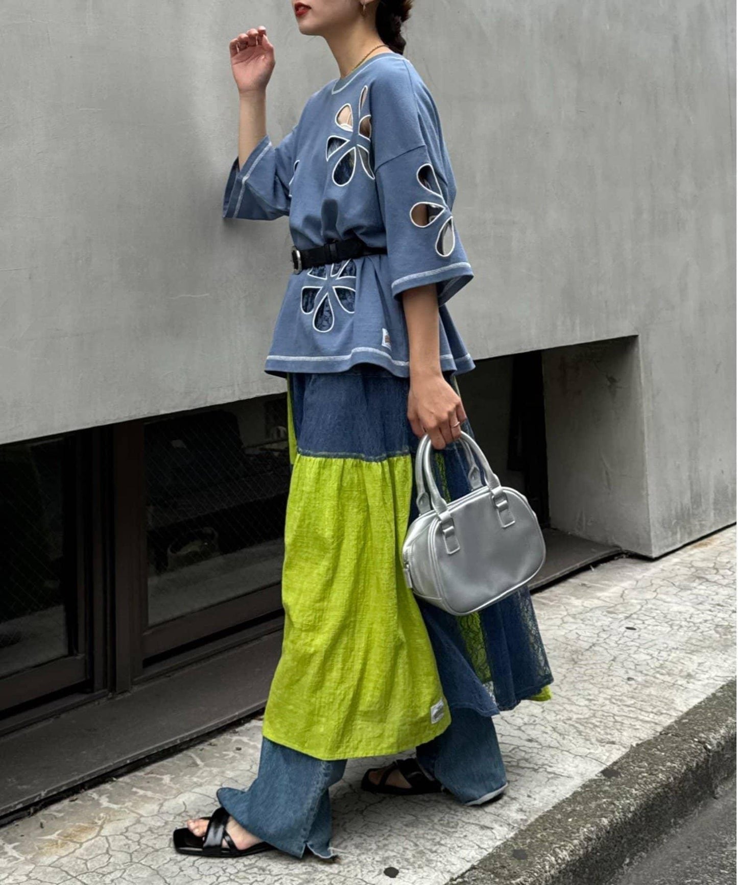 【HELLO.SANFRANCISCO】花朵剪裁寬鬆T恤