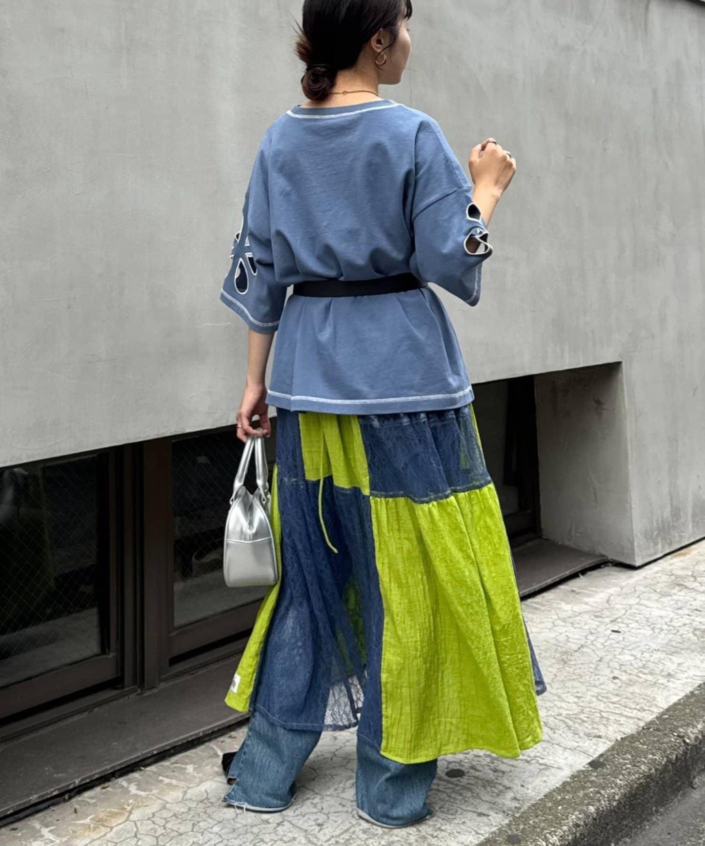 【HELLO.SANFRANCISCO】花朵剪裁寬鬆T恤