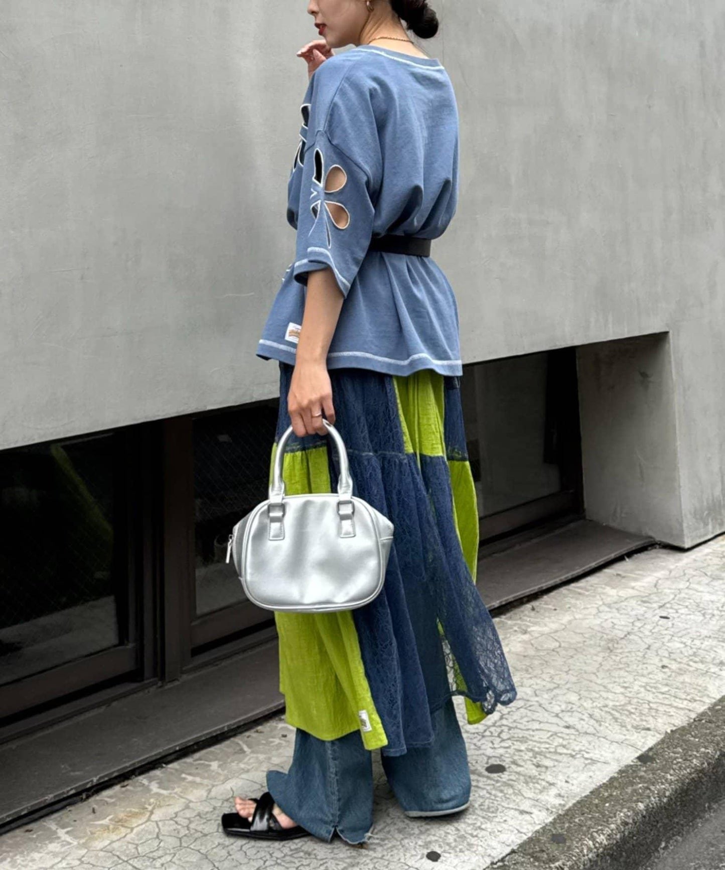 【HELLO.SANFRANCISCO】花朵剪裁寬鬆T恤