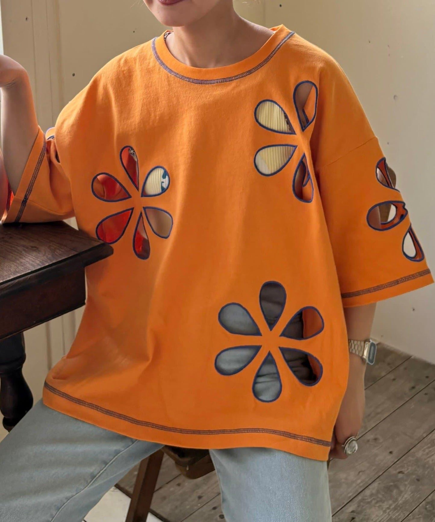 【HELLO.SANFRANCISCO】花朵剪裁寬鬆T恤