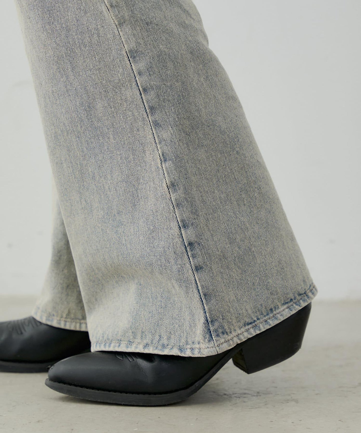 Chico 口袋刺繡緊身微喇牛仔褲