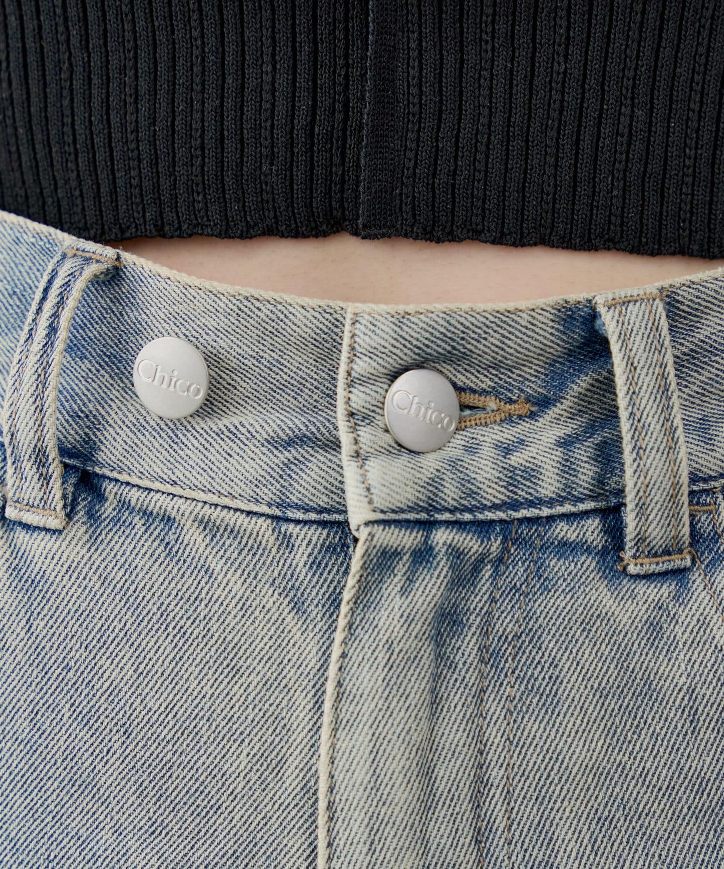 Chico 口袋刺繡緊身微喇牛仔褲