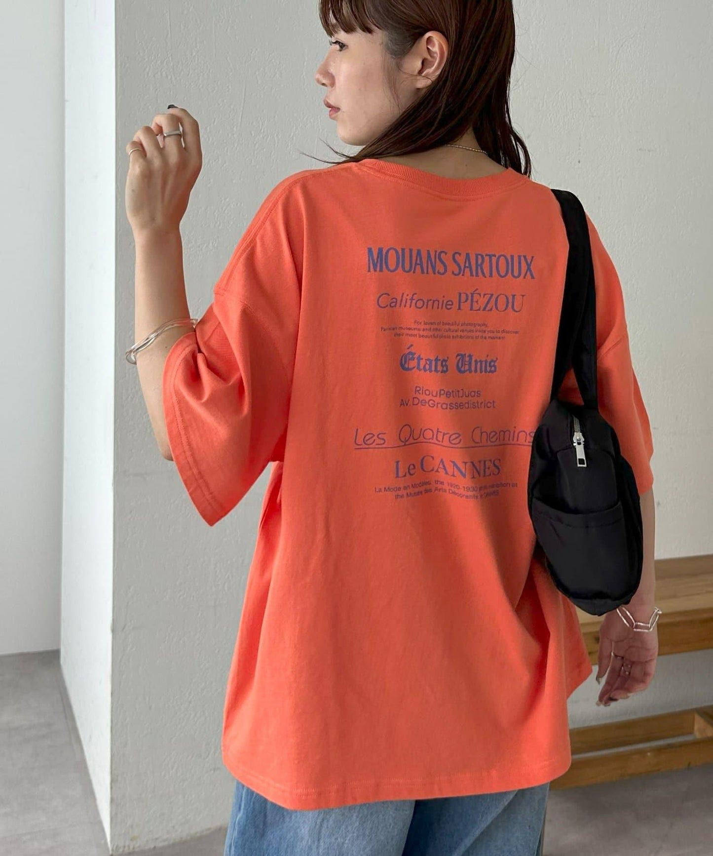 混合字體背部印花 T恤