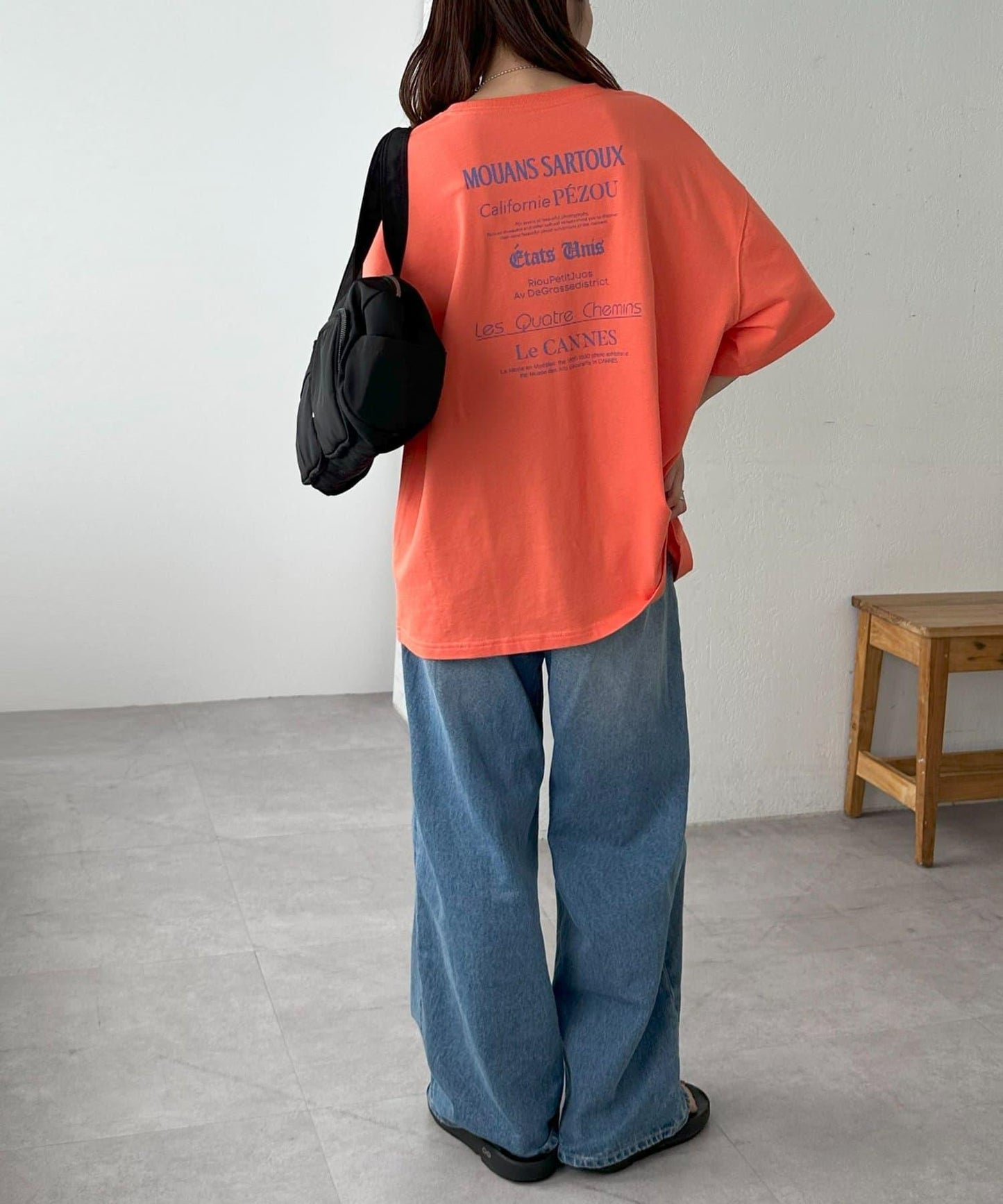 混合字體背部印花 T恤