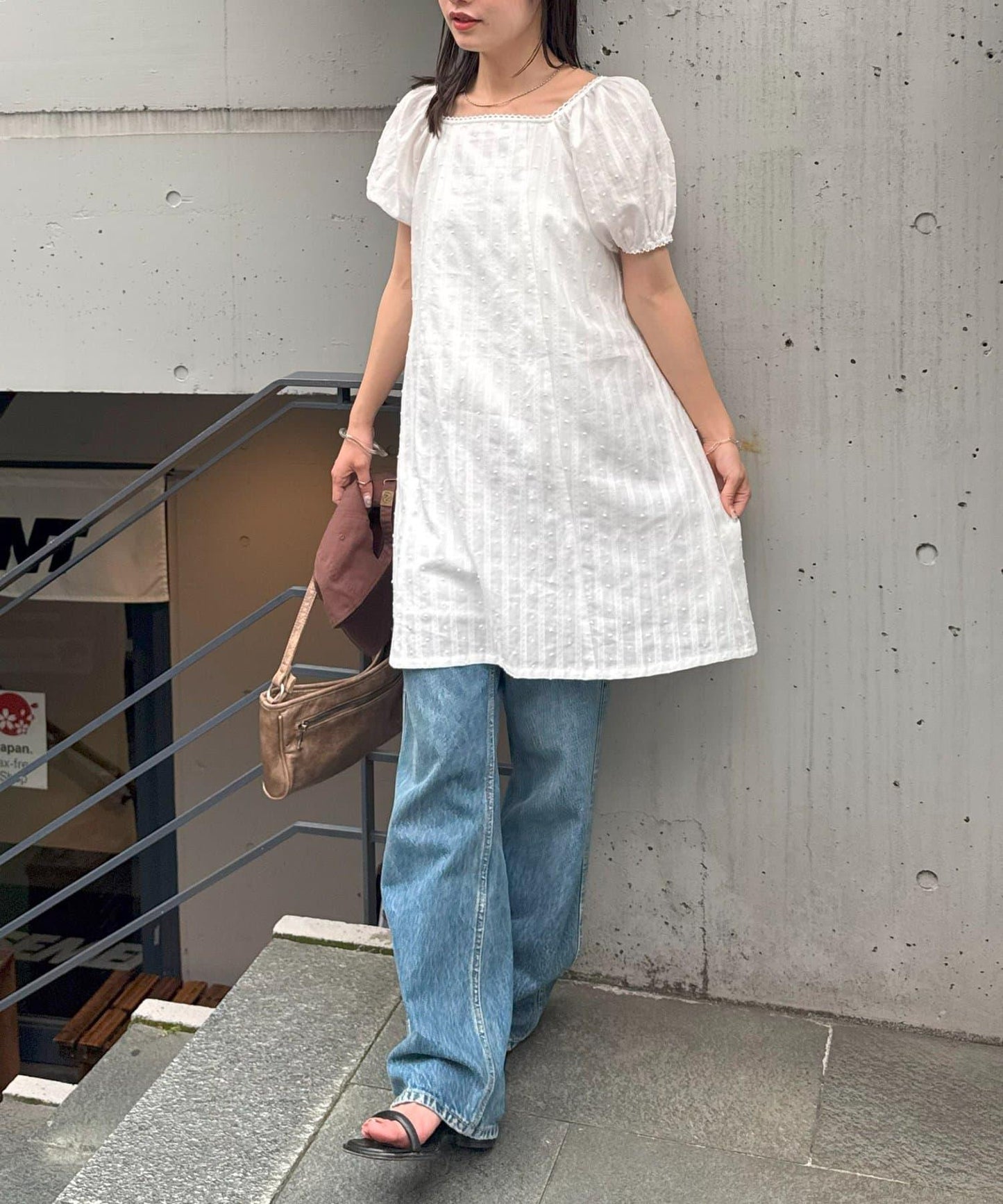 Discoat umm. 多比織點短袖迷你連衣裙