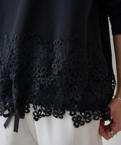 下襬蕾絲修身T恤