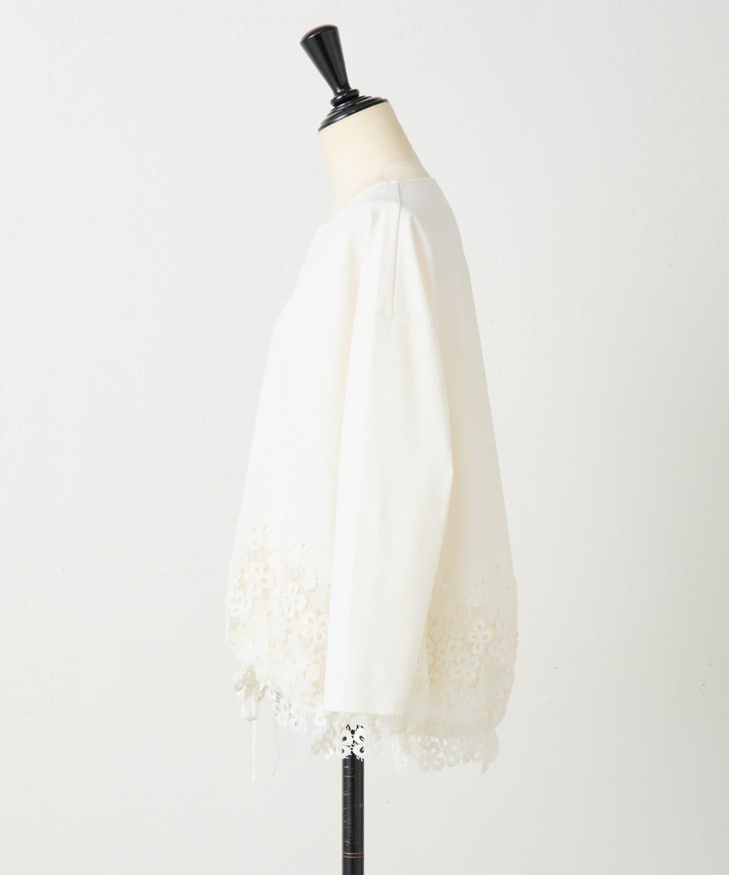 下襬蕾絲修身T恤