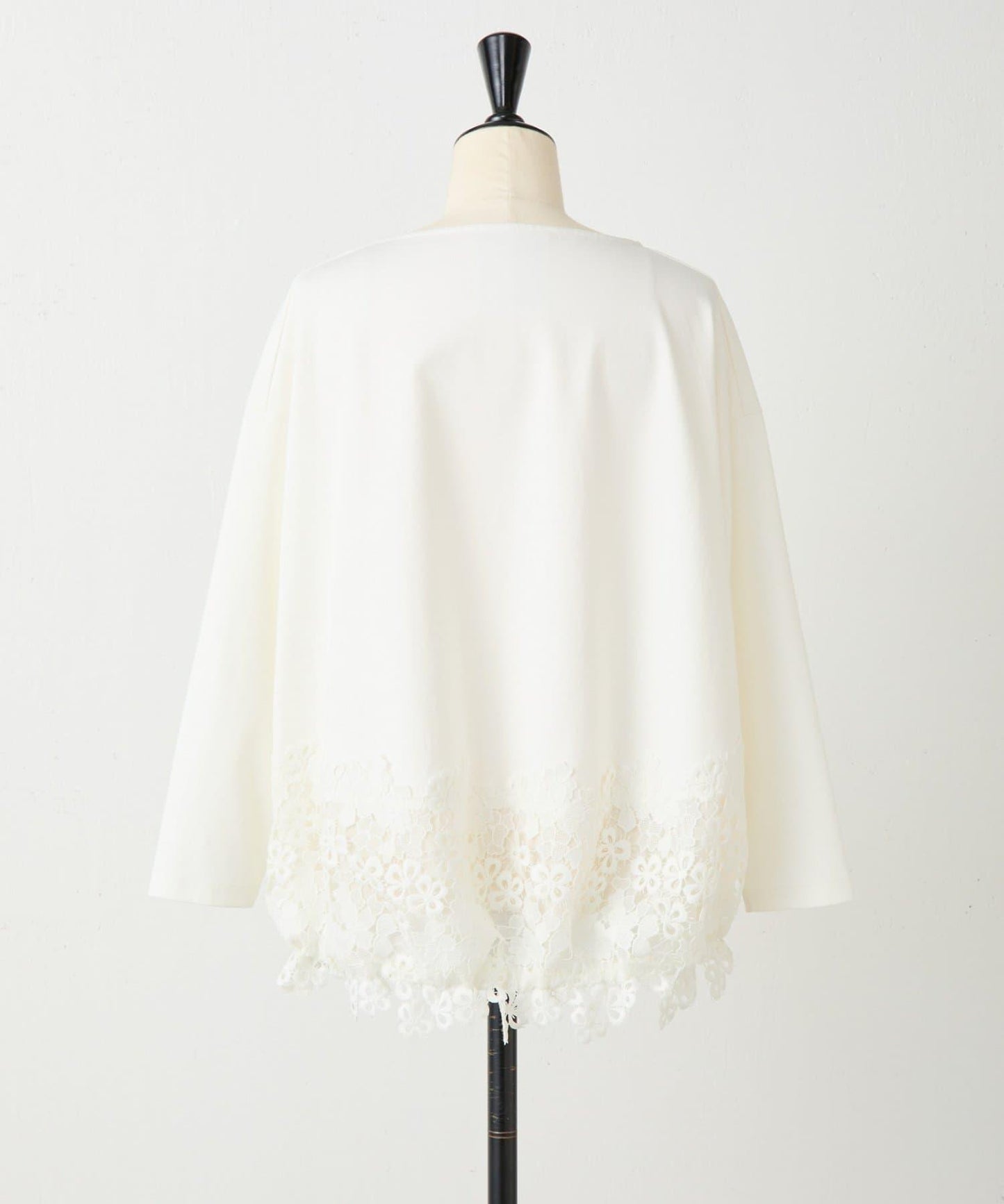 下襬蕾絲修身T恤