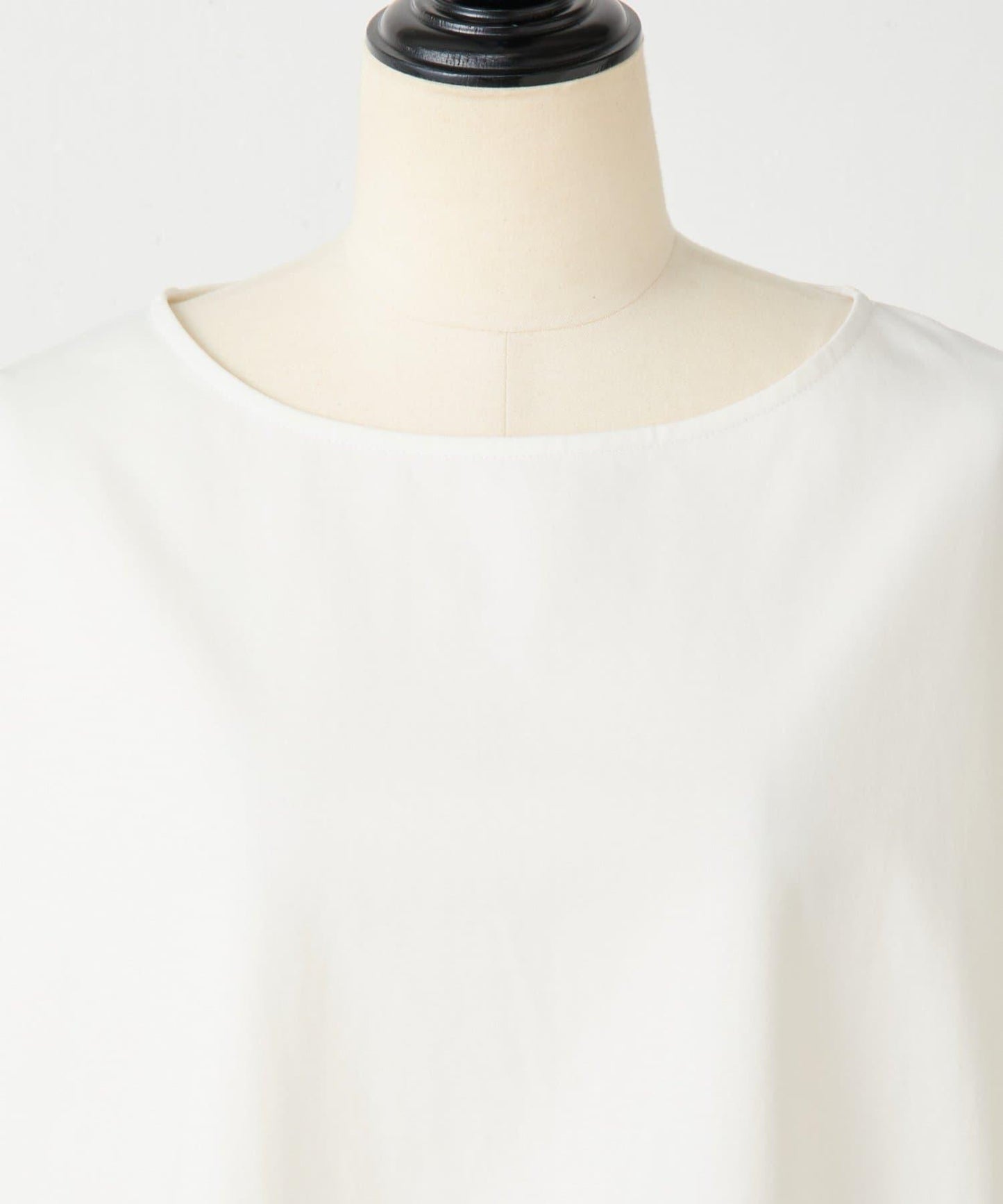 下襬蕾絲修身T恤