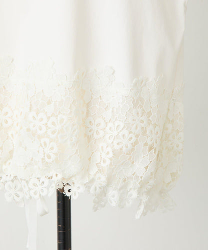 下襬蕾絲修身T恤