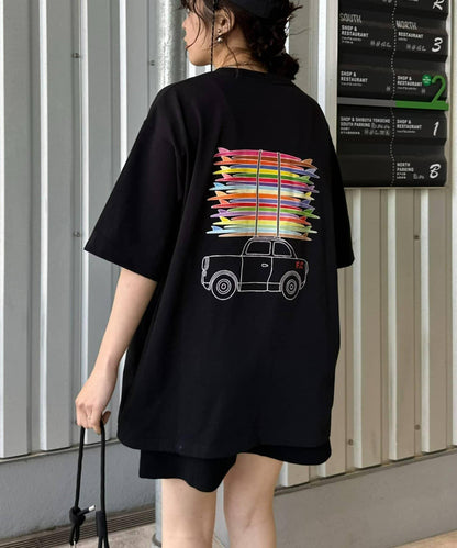 【Franklin Climbing】衝浪板和汽車背景印花T恤