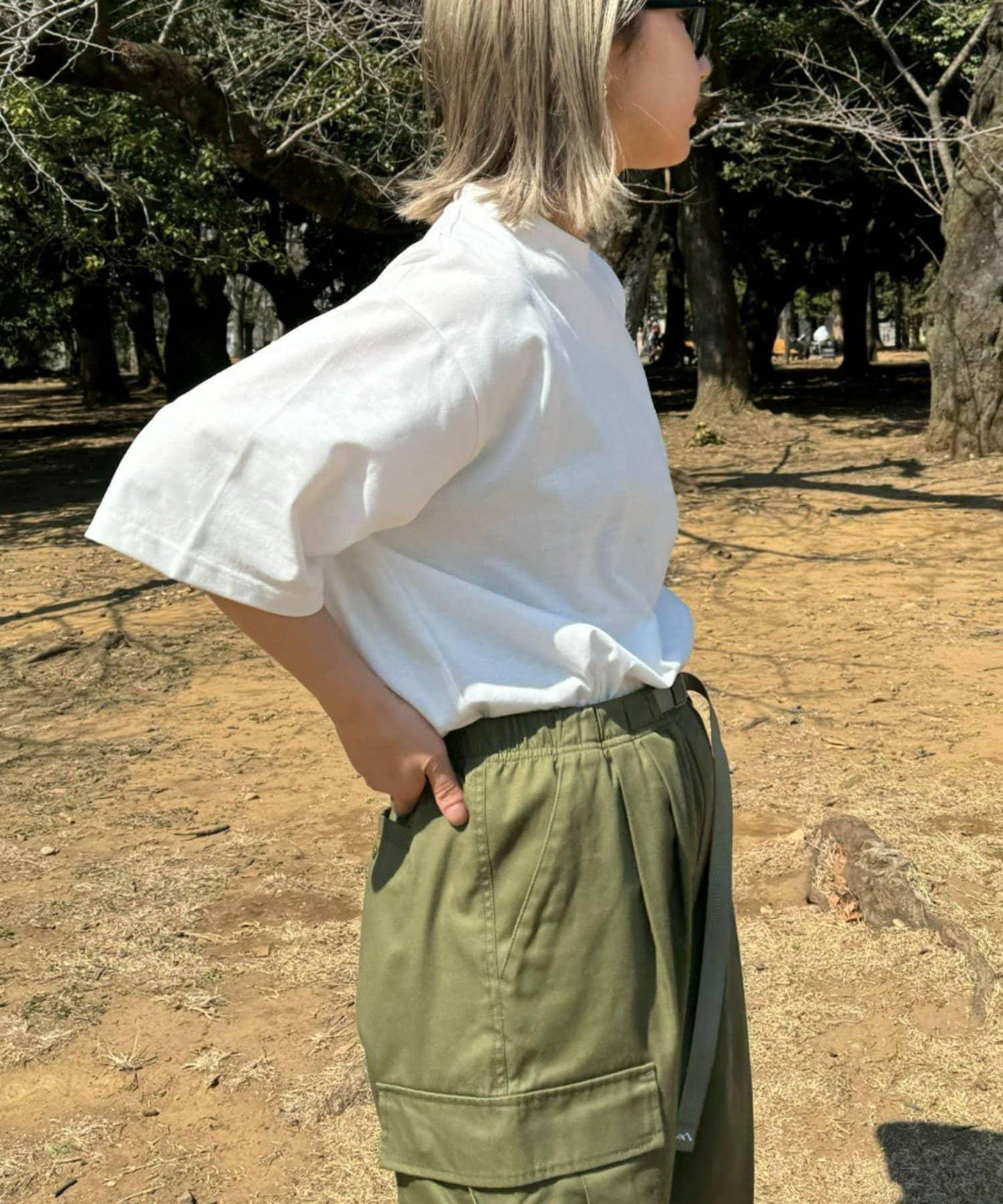 【Franklin Climbing】衝浪板和汽車背景印花T恤