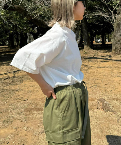 【Franklin Climbing】衝浪板和汽車背景印花T恤