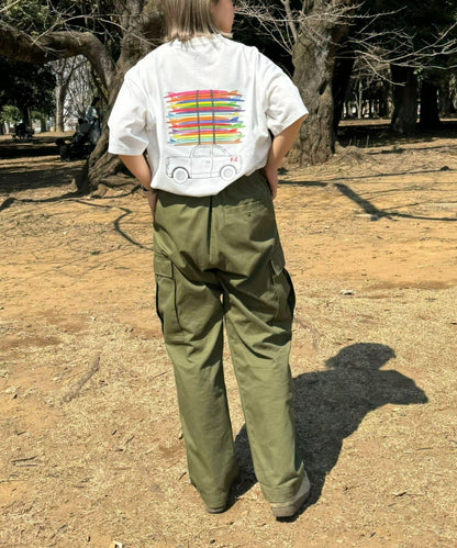 【Franklin Climbing】衝浪板和汽車背景印花T恤