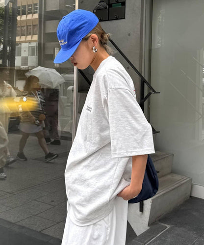 【Franklin Climbing】衝浪板和汽車背景印花T恤