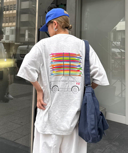 【Franklin Climbing】衝浪板和汽車背景印花T恤