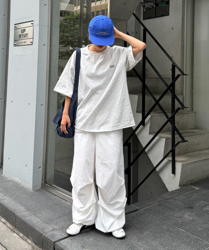 【Franklin Climbing】衝浪板和汽車背景印花T恤